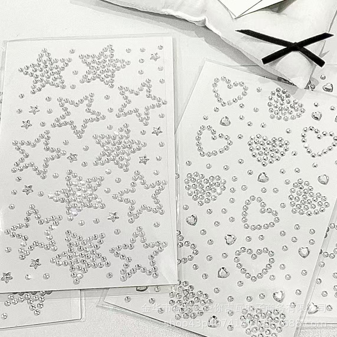 Nail Art Nail Art - Srebrne naklejki w kształcie serca z